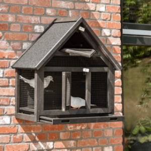 Wall Aviary Matty Small features a door, a flap, and a sliding tray for optimal ease of use.