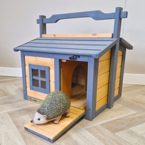 Rabbit hutch / hedge hog house Yara