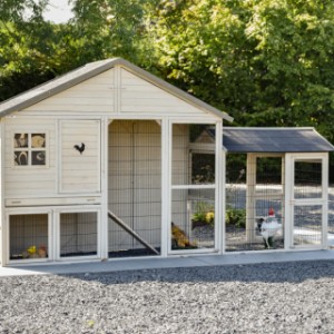 The chickencoop Holiday Large is an acquisition for yard
