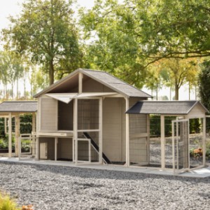 The chickencoop Holiday Large has many openings