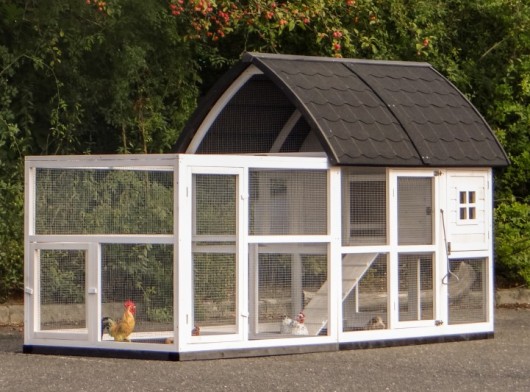 Rabbit hutch Kathedraal Large with added runs and foundations 286x150x157cm