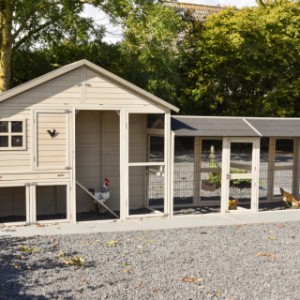 The chickencoop Holiday Large is an acquisition for yard