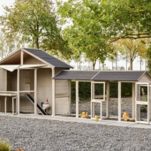 The chickencoop Holiday Large has many openings