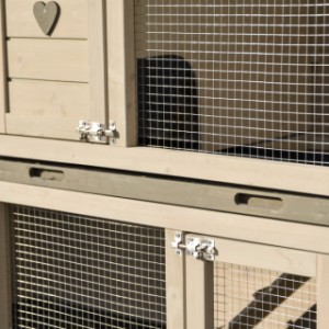 The guinea pig hutch Annemieke is divided in 2 floors