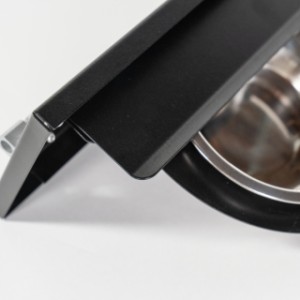 You can feed your birds, without the risk that they will escape