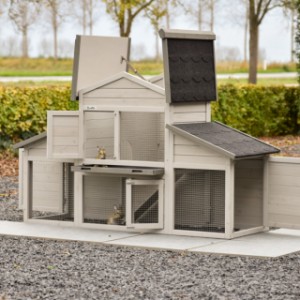 The rabbit hutch Annemieke has large doors