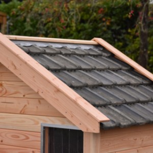 The roof tiles give the Turbo doghouse a classic appearance.