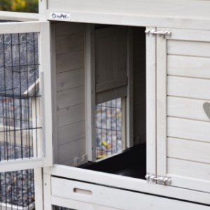 The rabbit hutch Prestige Large has a lockable sleeping compartment