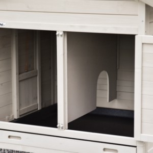 In the night shelter of the Prestige Medium rabbit hutch, rabbits can rest in a sheltered way.
