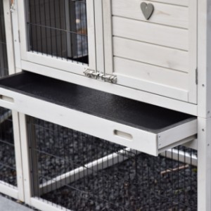 The night shelter of the Prestige Medium has a convenient plastic pull-out tray.