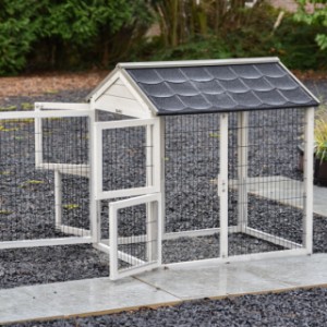 The Space Medium Light Grey intermediate run has large doors for ease of use.