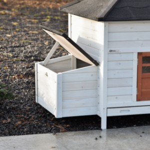 The nesting box of the Ambiance Large has a convenient flap