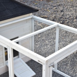 The roof of the Ambiance Large extension run is fitted with wire mesh