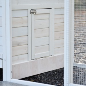 The door of the night shelter of the Ambiance Large also serves as a ramp