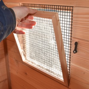 The 2 outer windows have removable plexiglass for extra ventilation