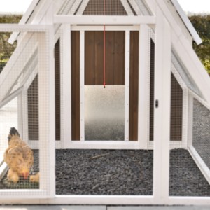 The aluminium hatch is easy to open and close using a rope