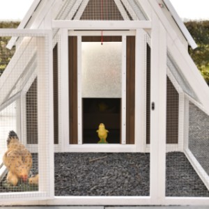 The aluminium hatch is easy to open and close using a rope