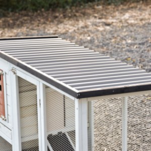 The roof of Noah is made of plastic