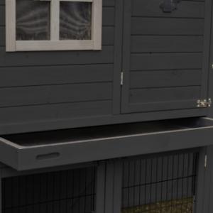 The Holiday Large chicken coop has a plastic sliding tray.