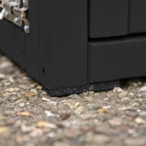 The Holiday Large chicken coop is fitted with rubber feet.
