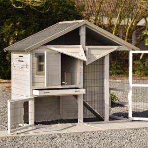 Rabbit hutch Holiday Medium has many openings