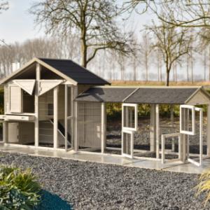 The rabbit hutch Holiday Medium has many openings