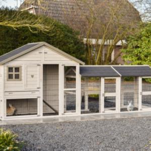 The rabbit hutch Holiday Medium is extended with 2 runs Space Medium