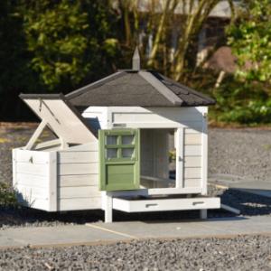 Ambiance Small has practical doors, removable roofs and a convenient pull-out tray