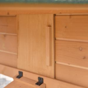 The night shelter and the run of chicken coop Action can be closed off from each other