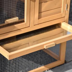 The night shelter and the run of rabbit hutch Action can be closed off from each other