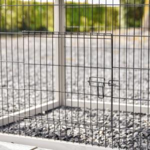 Under the night shelter there is a small mesh door