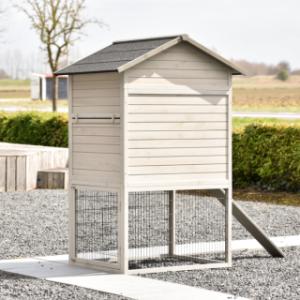 Chickencoop Prestige Large is made of pine wood