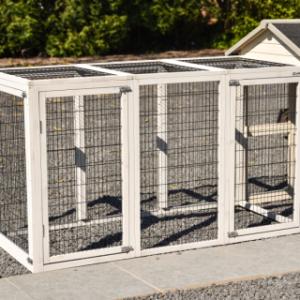 The chickencoop Prestige Large  with run Space Large and run Functional