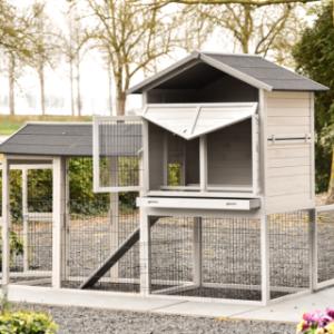 The rabbit hutch Prestige Large has many doors