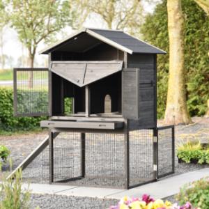 The rabbit hutch Prestige Large has large doors