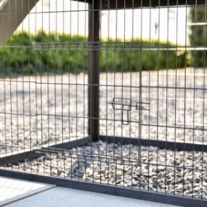 Under the night shelter there is a small mesh door