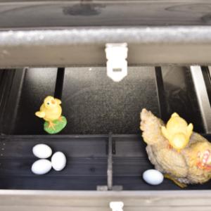 The laying nest of the chickencoop Prestige Large is divided in 2 parts