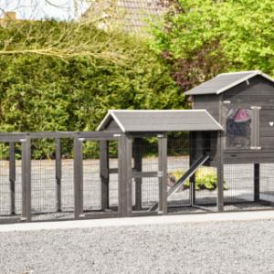 The rabbit hutch Prestige Large is extended with 2 runs