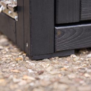 The chickencoop Prestige Large is provided with rubber feet