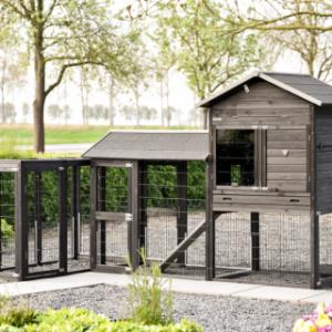 The extension run Functional can be connected in various ways to the chicken coop Prestige Large and the extension run Space Large