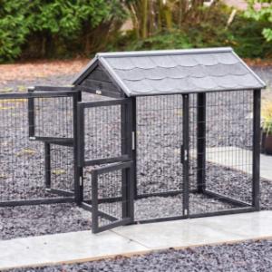 Intermediate run Space Large has multiple doors