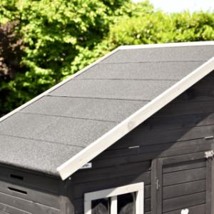 The roof of the Holiday Large is fitted with roofing felt