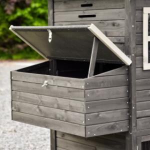 Laying nest Large Black has a practical support flap, allowing the roof to stay open