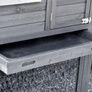 Holiday Medium Black has a practical pull-out drawer