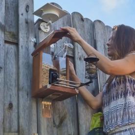 The Sanilu bird feeding station is easy to refill