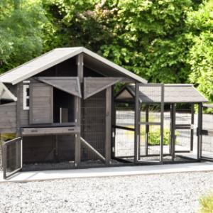 The chickencoop Holiday Medium has many openings