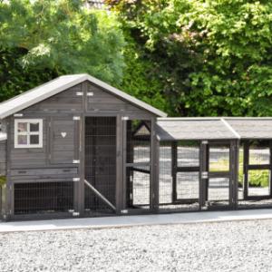 The chickencoop Holiday Medium Black is an acquisition for your yard!