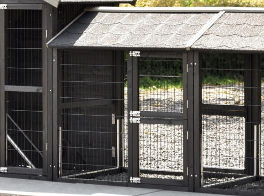 Intermediate Run Space Medium Black Anti-Chew 97x88x104.5 cm