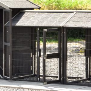 The Space Medium Black  intermediate run has large doors for ease of use
