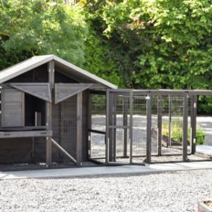 Rabbit hutch Holiday Medium Black has many practical doors